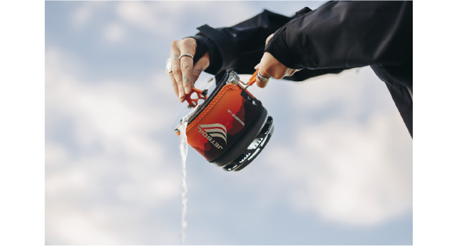 湯切りしている写真